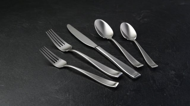Oneida Moda Dinner Knives (Set of 4)